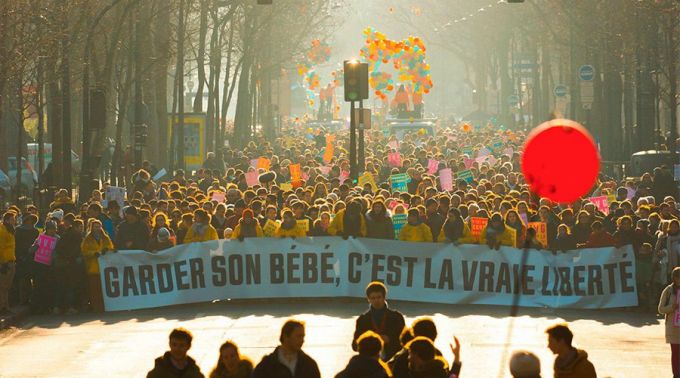 Milhares de pessoas participam da Marcha pela Vida em Paris