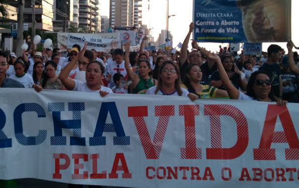 “Vida SIM! Aborto NÃO!”, bradam milhares de pessoas na 9ª Marcha pela Vida em Fortaleza